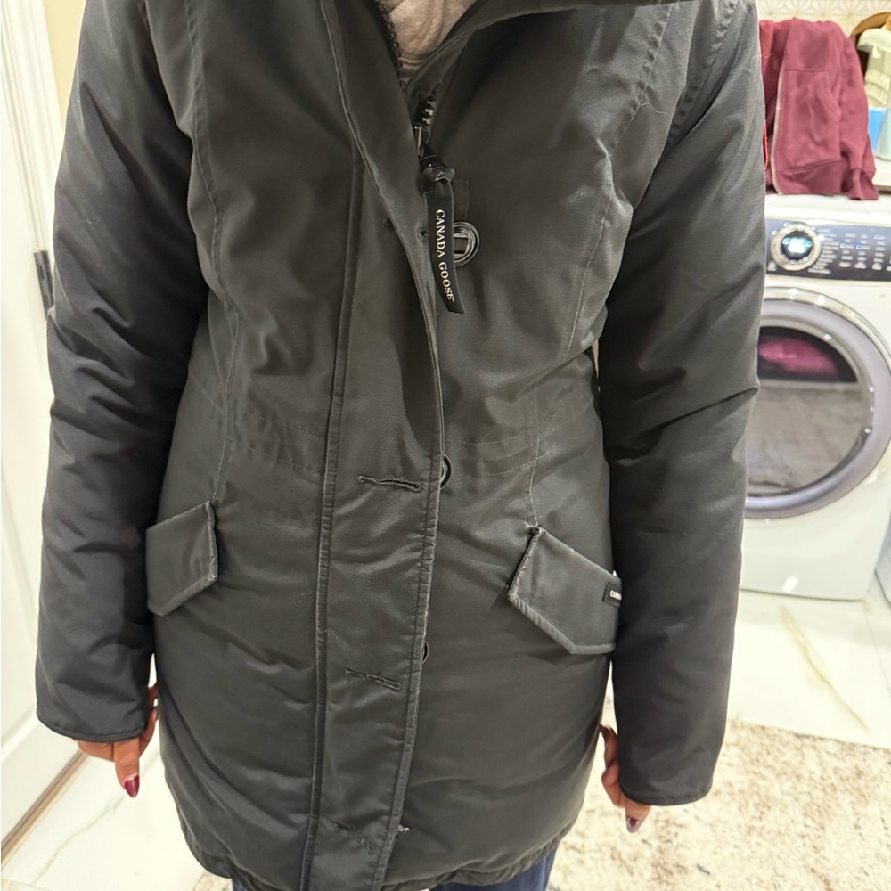 Canada Goose Rossclair Parka in black, with original fox fur.
